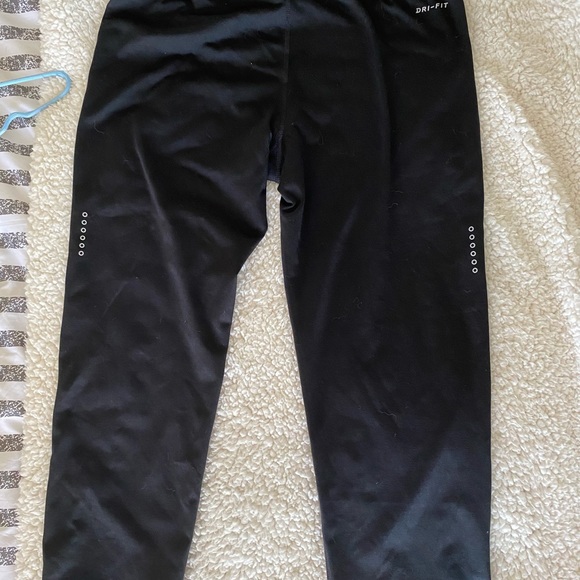 Nike women’s workout crop legging - Picture 2 of 5
